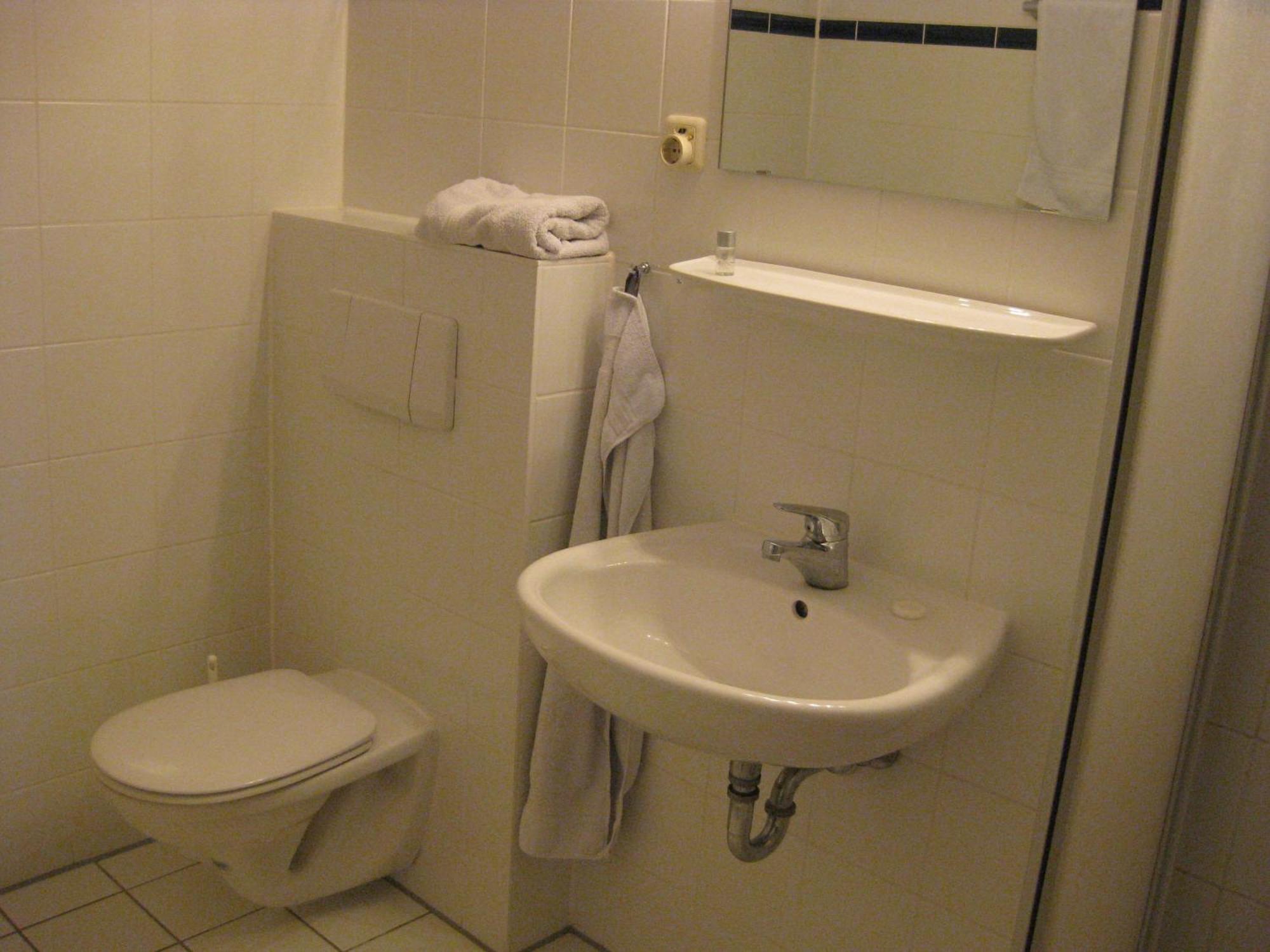 Smart Hostel By Landgasthof Velber 24H7D Seelze Dış mekan fotoğraf