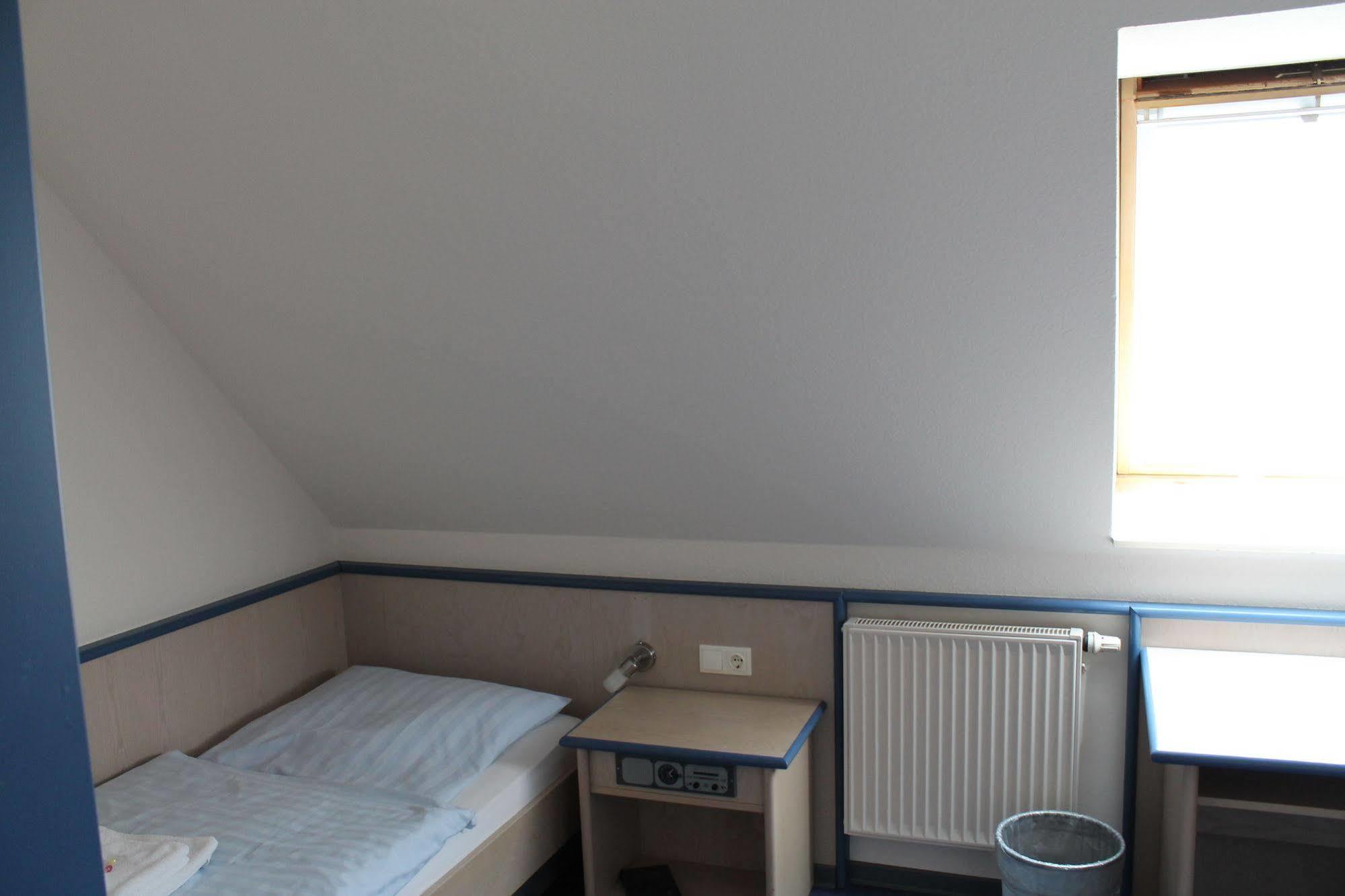 Smart Hostel By Landgasthof Velber 24H7D Seelze Dış mekan fotoğraf