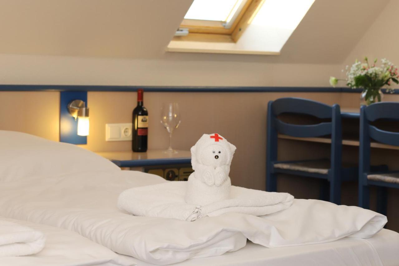 Smart Hostel By Landgasthof Velber 24H7D Seelze Dış mekan fotoğraf