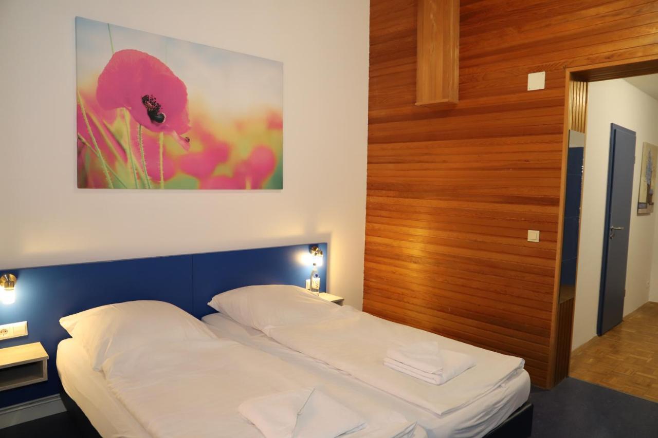 Smart Hostel By Landgasthof Velber 24H7D Seelze Dış mekan fotoğraf