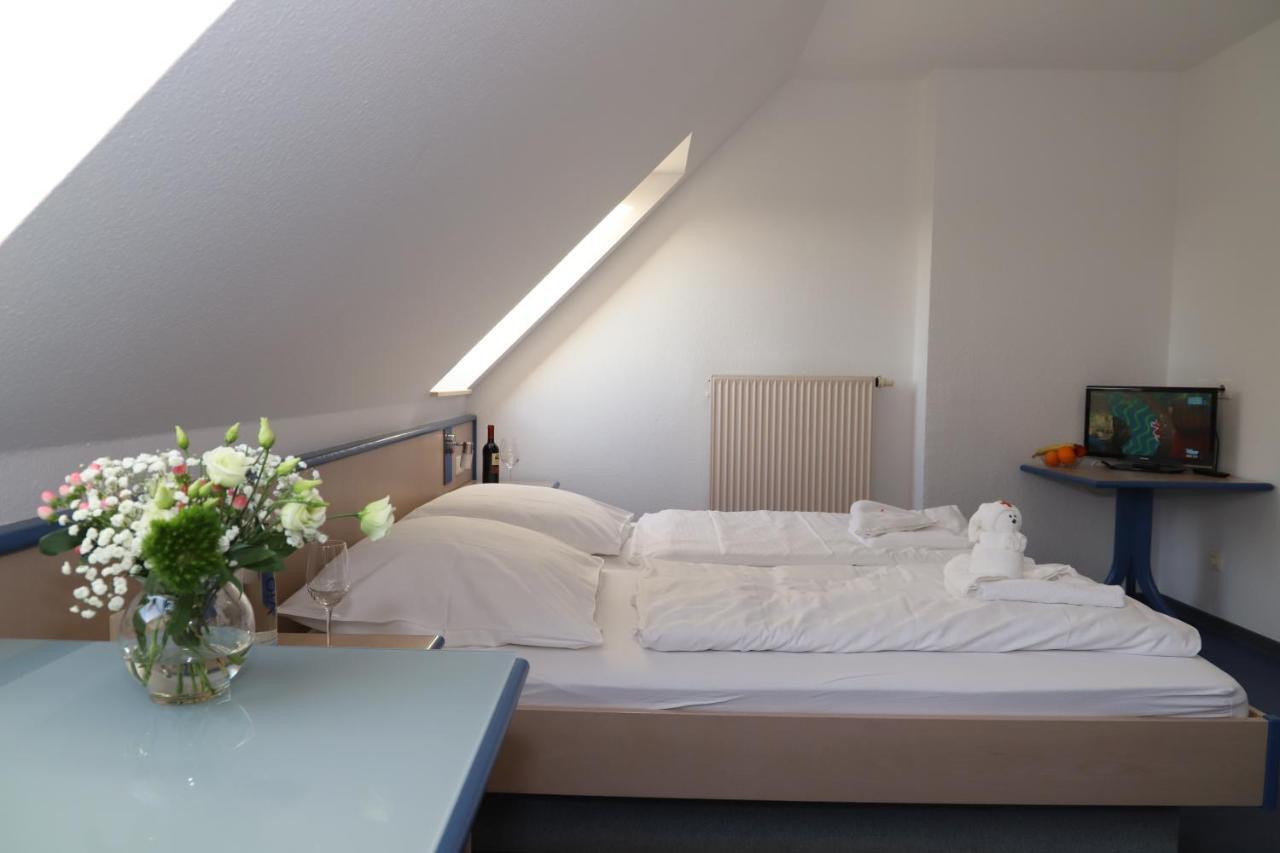 Smart Hostel By Landgasthof Velber 24H7D Seelze Dış mekan fotoğraf