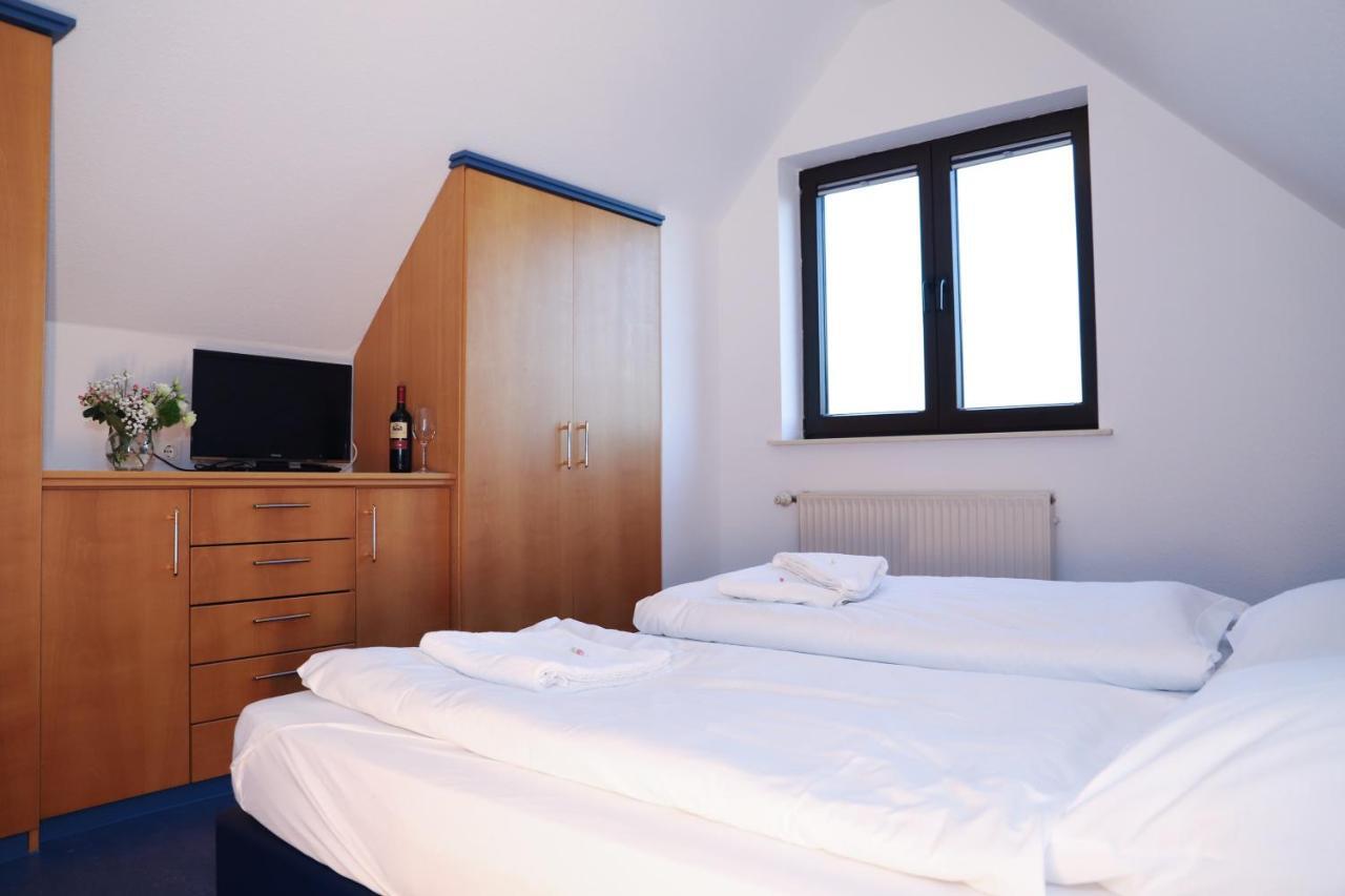 Smart Hostel By Landgasthof Velber 24H7D Seelze Dış mekan fotoğraf
